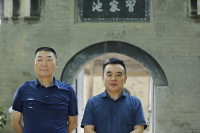 徐贵祥与王跃文在襄阳习家池采风