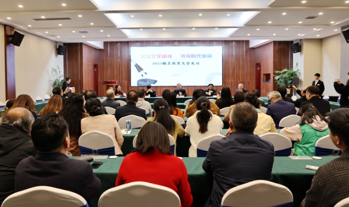 4月22日晚，举办了“传承文学精神 书写时代新篇”2023年映泉故里文学夜话活动。